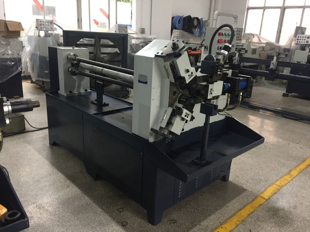 Станок для нарезки резьбы на трубах