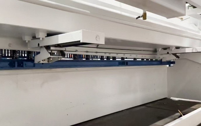 Гильотина для листовой стали 12X3200 E21S