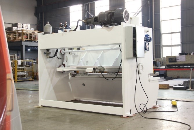 Гильотина для листового металла QC11K-16×2500