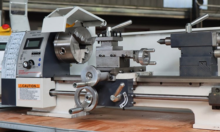 Токарный станок