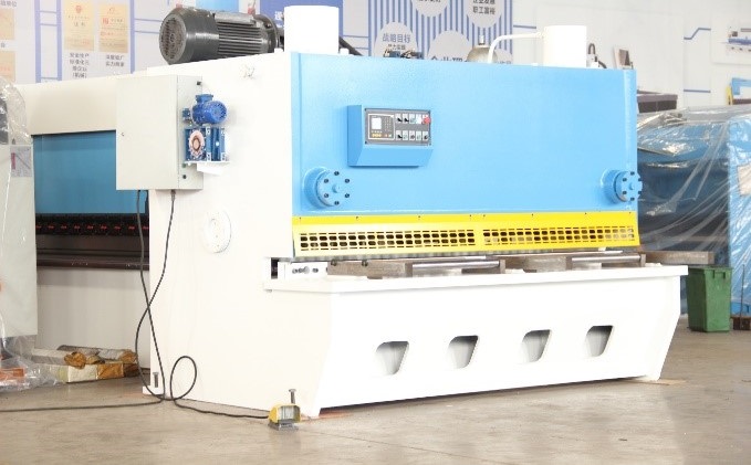 Гильотина для листового металла QC11K-16×2500