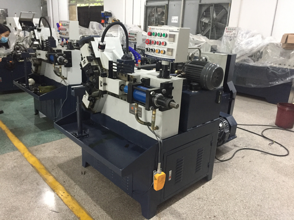 Станок для нарезки резьбы в трубах