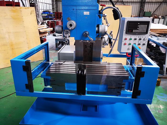 Универсальный токарный станок Универсальный токарный станок