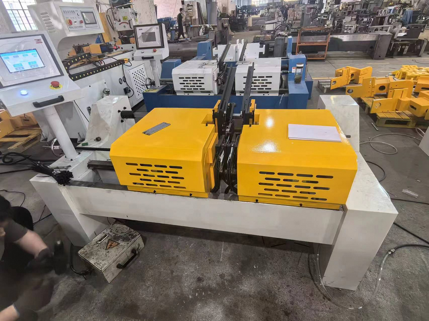Поставка автоматических фаскоснимателей SLD-30CNC-2T и SLD-50CNC-2TC для предприятия из России
