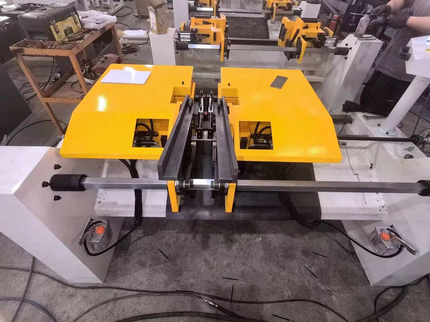 Поставка автоматических фаскоснимателей SLD-30CNC-2T и SLD-50CNC-2TC для предприятия из России